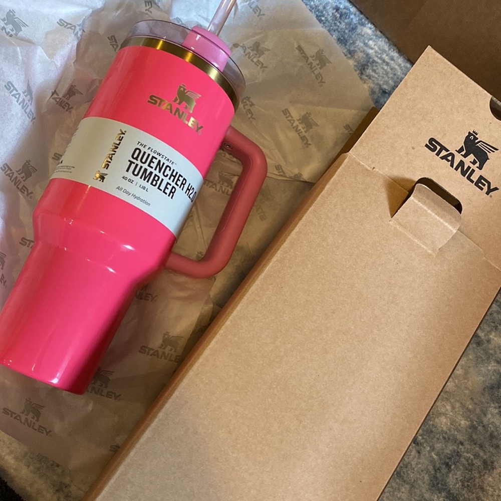 PINK PARADE BLACK FRIDAY LIMITED EDITION STANLEY QUENCHER 40oz NEW W/BOX